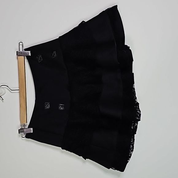 HOT Topic small black skirt - Picture 1 of 6